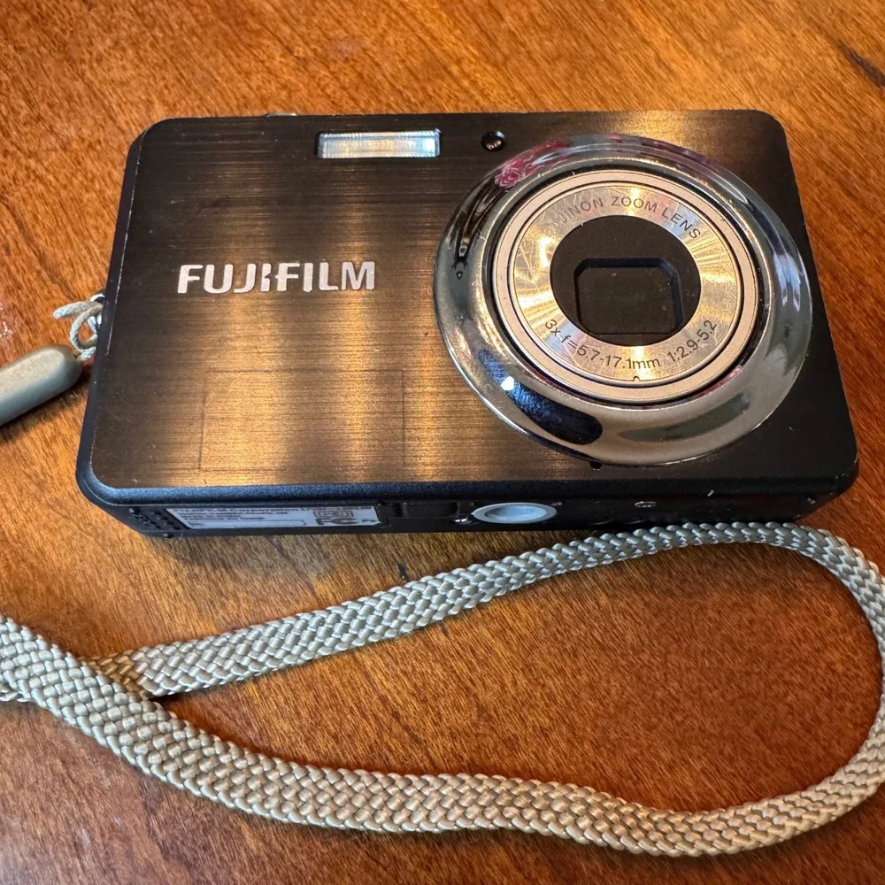 Fujifilm‎ Digital Camera TESTED Black FinePix J38 12.2MP 3x Optical Zoom Retro
